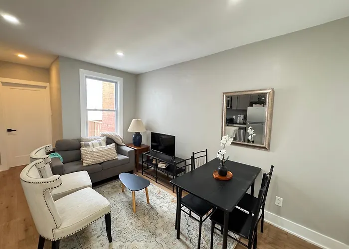 Updated Central 2Br Apt Near Downtown Washington