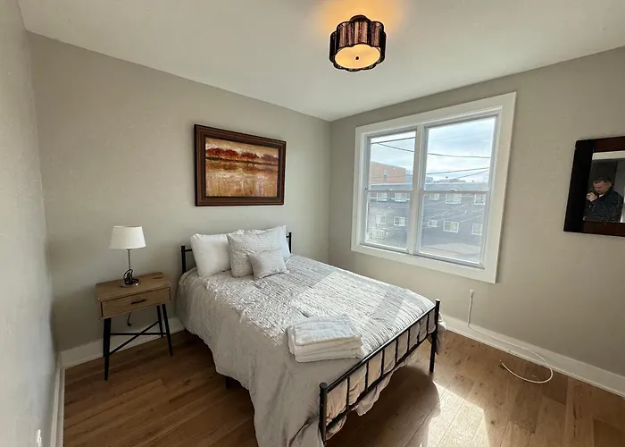 Updated Central 2Br Apt Near Downtown Washington