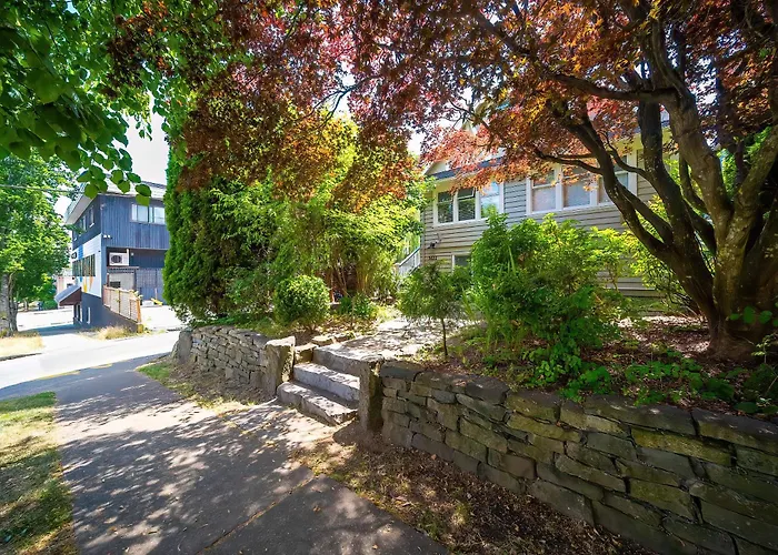 Charming 3Br Home Near Ubc With Parking & Backyard Vancouver