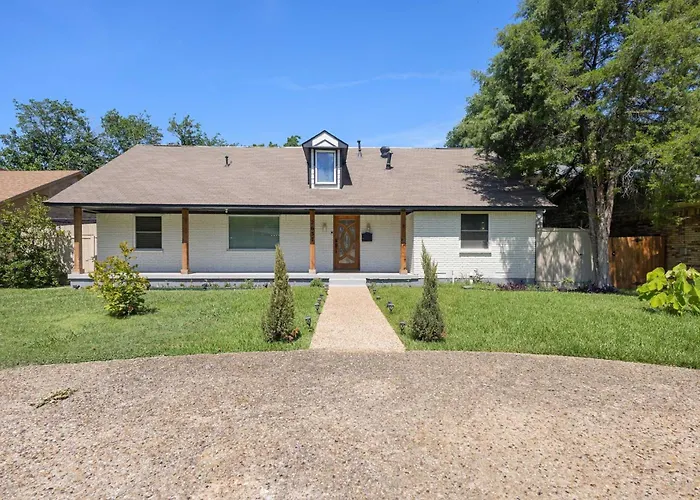 Family Paradise Playhouse Includes Pool And Gameroom Dallas