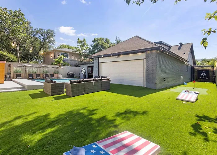 Family Paradise Playhouse Includes Pool And Gameroom Dallas