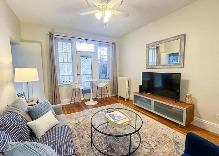Ferienwohnung 2 Bed, In Unit Laundry, Boston College, Balcony
