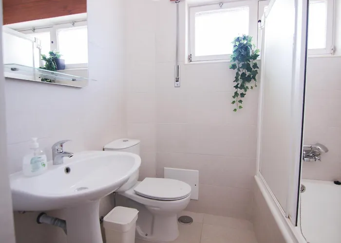 4 Bedroom In Faro Downtown
