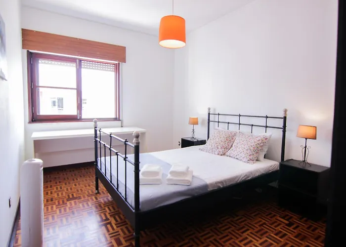 4 Bedroom In Faro Downtown