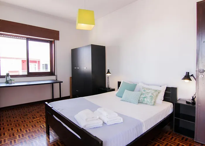 4 Bedroom In Faro Downtown