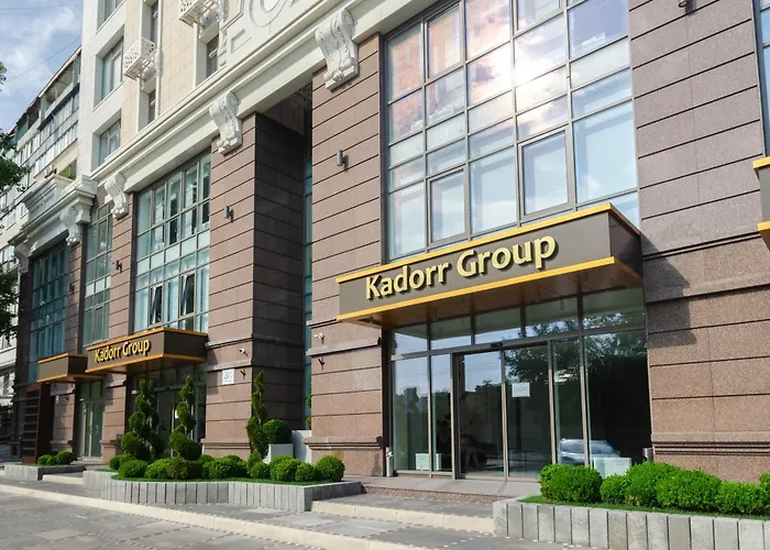 6-63 Zhemchuzhina 38, Zhylianska 68, Kyiv Centre, Stunning City View, 15 Kw Backup Power, Petrovdom Apartment