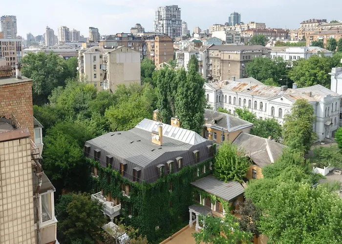 6-63 Zhemchuzhina 38, Zhylianska 68, Kyiv Centre, Stunning City View, 15 Kw Backup Power, Petrovdom Apartment