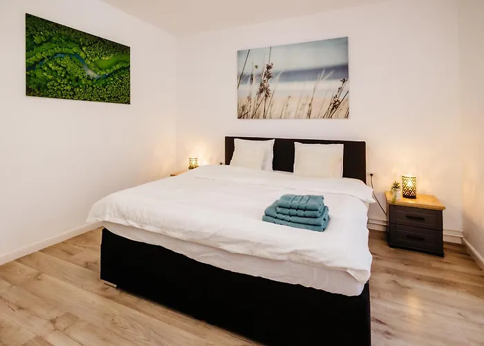 Downtown Escape - Refined & Bright, City Heart Arad