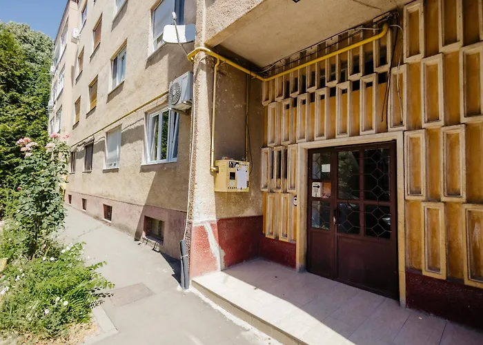 Downtown Escape - Refined & Bright, City Heart Arad
