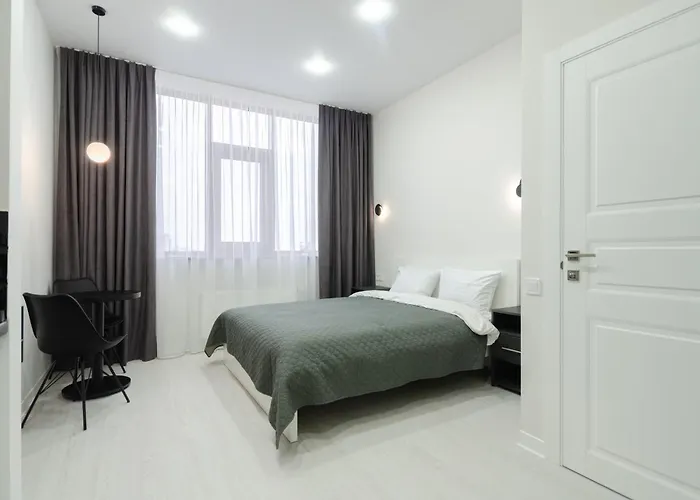 14-5 Diplomat Hall, Zhylianska 59, Kyiv Centre, Panoramic City View, 15 Kw Backup Power, Petrovdom Apartment