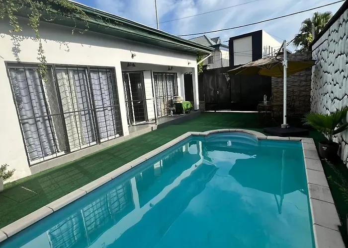 Villa Bonapriso With Pool Kofa