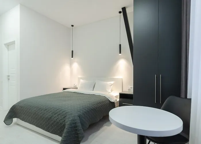 Ввв! 14-2 Diplomat Hall, Zhylianska 59, Kyiv Centre, Panoramic City View, 15 Kw Backup Power, Petrovdom Apartment