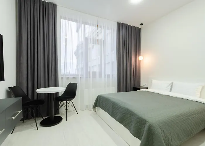Ввв!14-1 Diplomat Hall, Zhylianska 59, Kyiv Centre, Stunning City View, 15 Kw Backup Power, Petrovdom Apartment