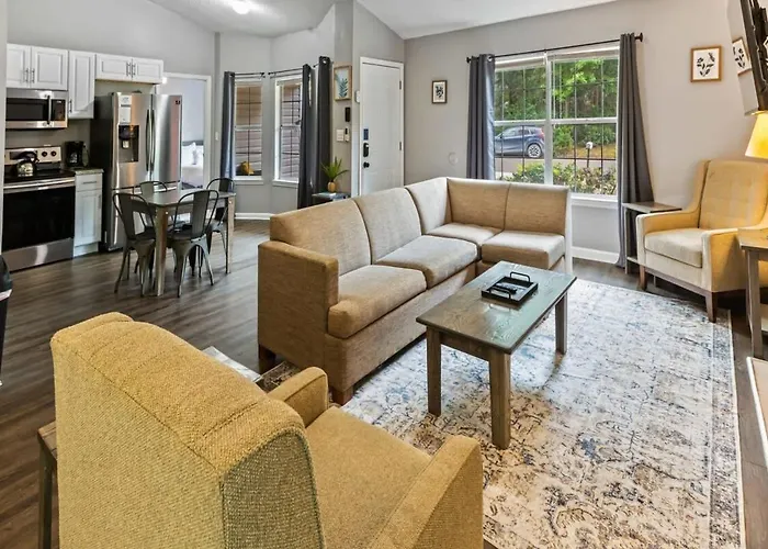 Villa Fenced Yard & Bbq Grill Near Dining, Parks & Shops Savannah