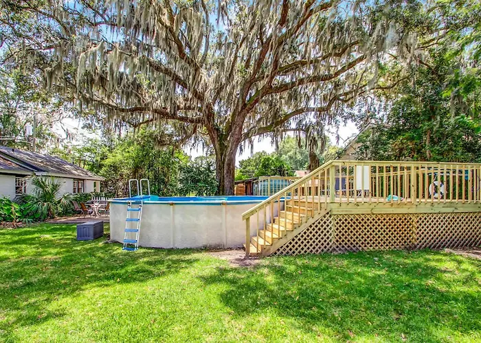 Historic Studio & Pool Under Spanish Moss Oaks Savannah