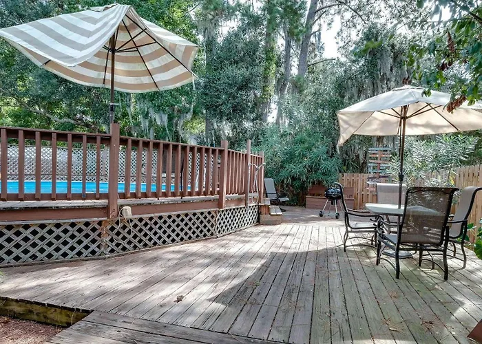 Villa Year-Round Pool & Backyard Near Tybee Island Savannah