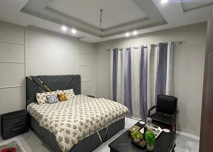 Cozy And Peaceful 2 Bedroom Luxury Apartment Multan