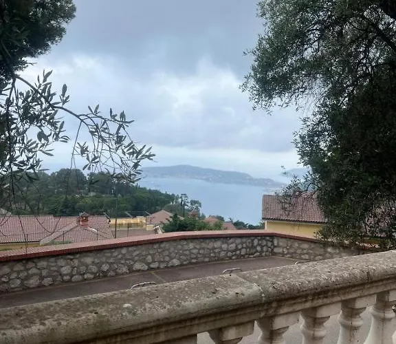 Eze Village Bas De Villa Jardin Vue Mer