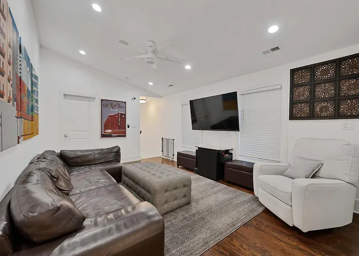 Wicker Park 4Bd 3Ba, Steps From Cta, Parking Incl Home Chicago