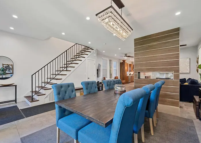 Wicker Park 4Bd 3Ba, Steps From Cta, Parking Incl Home Chicago