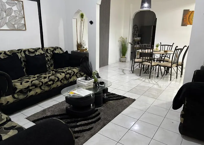 Vintage Solara Your Spacious, Central, Affordable Stay In Kingston