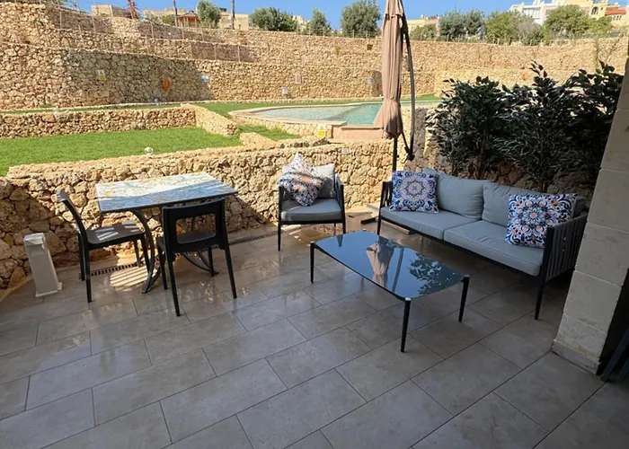Luxury 3 Bed Apartment With Large Outdoor Pools And Gardens Qala