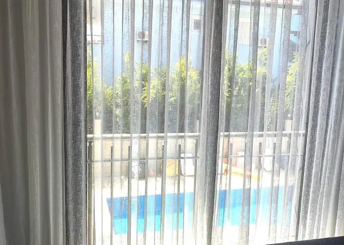 Perfectly Located Holiday Stay In Side Walking Distance To The Beach