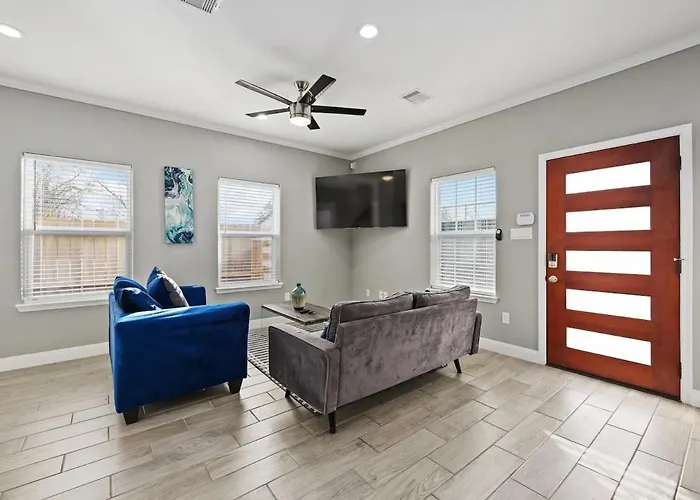 Ferienwohnung Gated Unit With Laundry L Near Nrg And Med Center And Hou Airport Houston