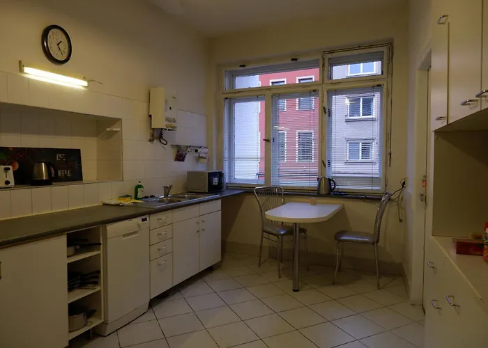 Triple Room With Shared Facilities In A Cozy 4 Room Hostel Brünn