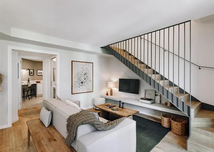 Campro - 3 Bedrooms W/ Balcony In Eixample Esquerra Barcelona