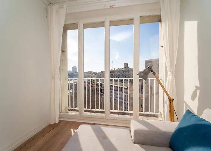 Appartement Tout Equipe 2 A 4 Couchages Au Coeur Du Vieux Port Panier Marseilles