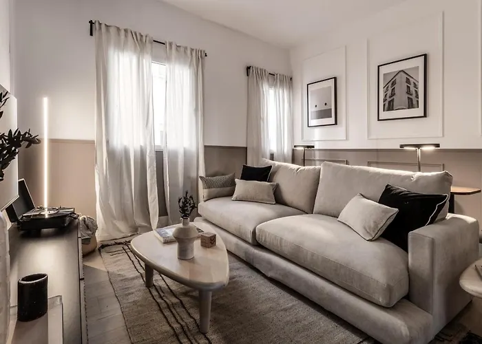Adelfas - 2 Bedroom In Rios Rosas Madrid