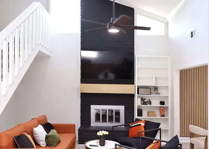 Villa Modern Retreat For Families With Games & Outdoor Fun Houston