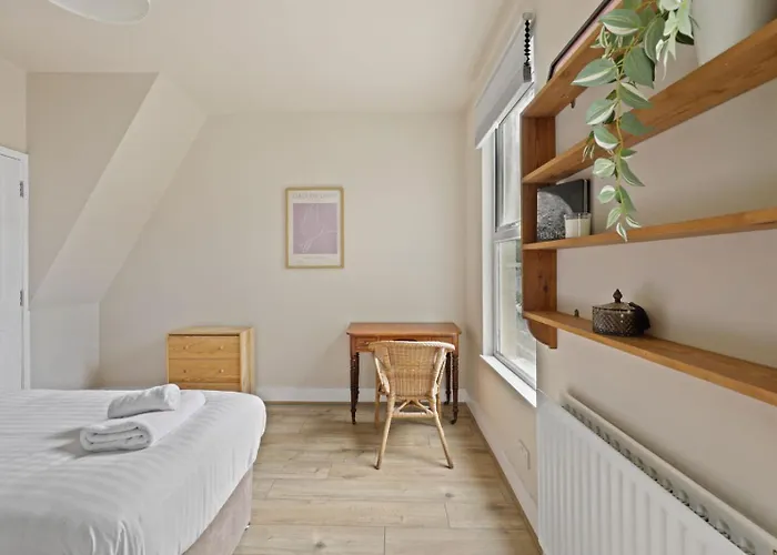 5 Bed House With Garden, Up To 9 Guests, Close To O2 And Greenwich Market London