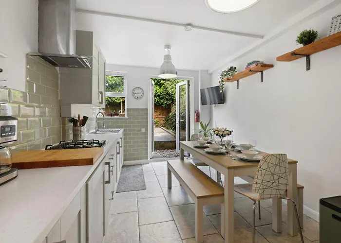 5 Bed House With Garden, Up To 9 Guests, Close To O2 And Greenwich Market London