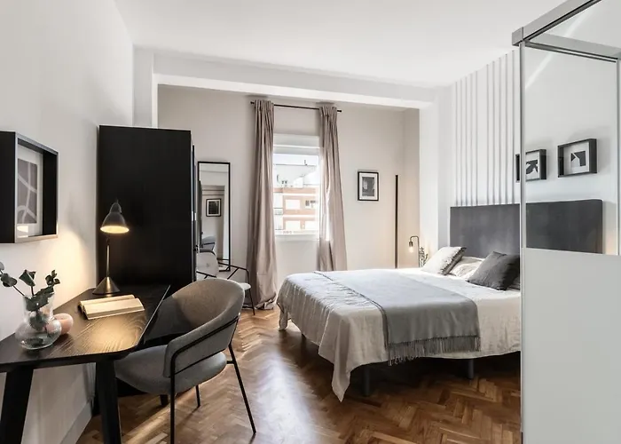 Sofia - 4 Bedrooms And Balcony In O'Donell Madrid