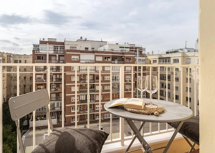 Sofia - 4 Bedrooms And Balcony In O'Donell Madrid