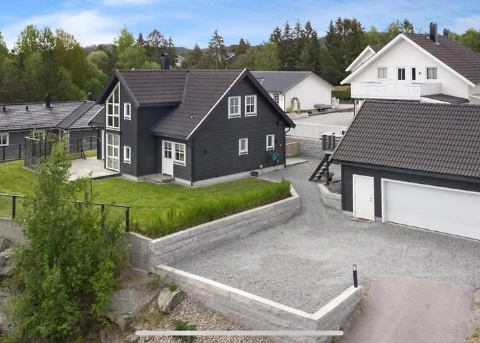 Spacious House In A Quiet Neighborhood Halden