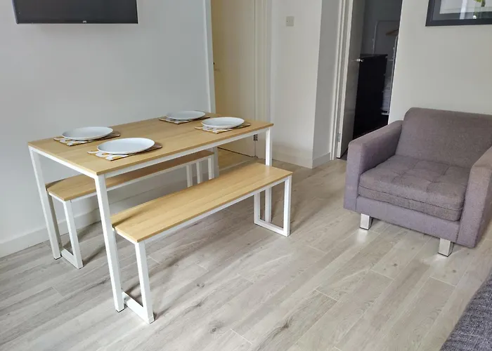 Glasgow Hampden Garden Flat