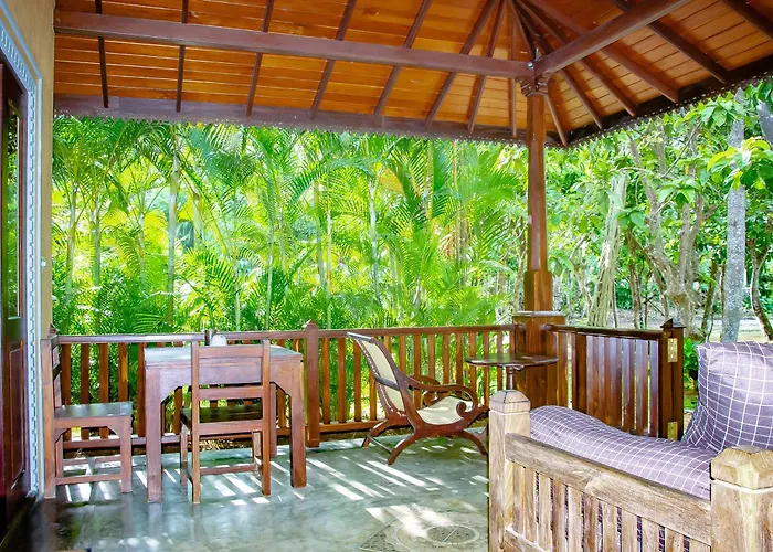 Birds Paradise Cabanas Unawatuna