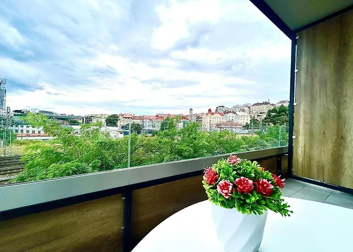 Bright Apartment - Na Vinici Prague 2