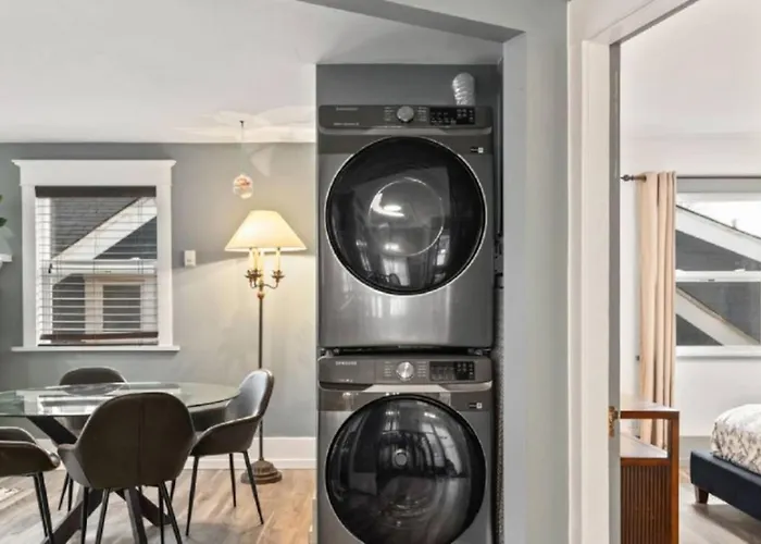 Charming 2 Bedroom Duplex Steps From Jericho Beach Vancouver
