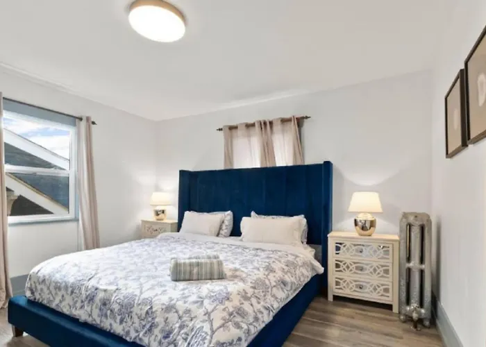 Charming 2 Bedroom Duplex Steps From Jericho Beach Vancouver
