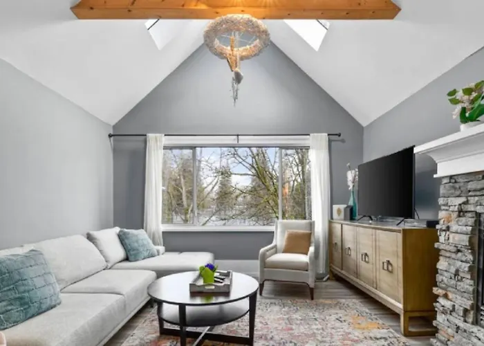 Charming 2 Bedroom Duplex Steps From Jericho Beach Vancouver