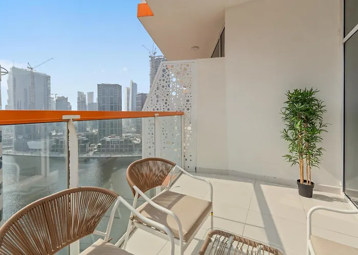Cozy Retreat 1Bedroom On The Business Bay Canal By Suiteable Interiors Dubai