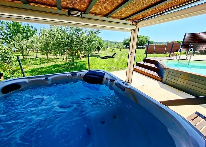Beach House Ive, Beach House Beta - A Romantic Hideaway In An Olive Grove By The Sea, Fenced Houses With Privacy, Swimming Pool, Jacuzzi And Playground, Pomer Pula