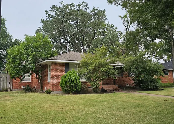3 Bedroom Home In The Medical Center And Nrg Houston