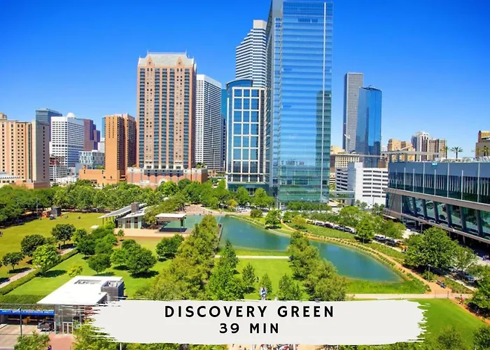 5-Bd Grand Getaway Backyard Pool Paradise Houston