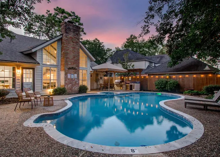5-Bd Grand Getaway Backyard Pool Paradise Houston