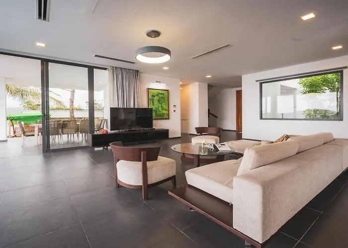 Oceanfront 4Br Villa With Private Pool, Nha Trang